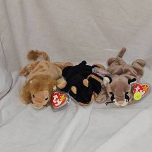 lot 19 image: Lot of 3 Beanie Babies-Ty-Various Themes as Pictured