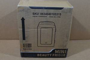 lot 3 image: Mini Beauty Fridge - White