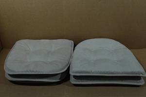 lot 18 image: Set of 4 Non-Slip Chair Cushions