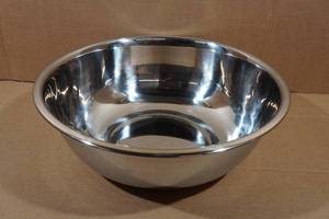 lot 59 image: Large Metal Mixing Bowl - 16QT