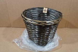 lot 61 image: Household Wicker Waste Basket with Plastic Liner
