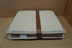 lot 141 image: Klear Vu IndoorOutdoor Chair Cushion Set