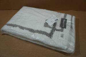 lot 155 image: Madison Park Bath Rug - 24x40