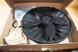 lot 156 image: Lasko Pedestal Fan 18