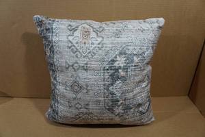 lot 171 image: Accent Throw Pillow