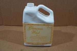 lot 172 image: Tyler Glamorous Wash Diva Laundry Detergent