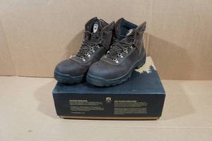 lot 184 image: Irish Setter Ely Mens 6 Work Boots Style 83608 - Size 8.5