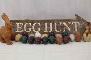 lot 9 image: Easter Collection Including Vintage Walnut Ridge Chalkware Bunny