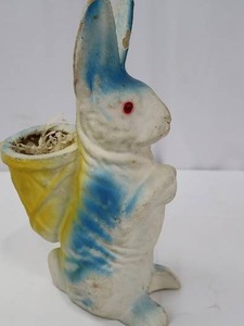 lot 16 image: Vintage 1940s German Papier Mache Easter Rabbit Candy Holder