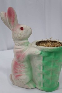 lot 18 image: Vintage 1940s German Papier Mache Easter Bunny Candy Holder