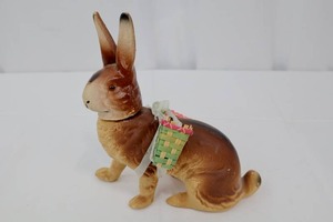 lot 49 image: Vintage 1950s Papier Mache Rabbit Candy Holder with Baskets