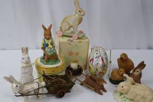 lot 69 image: Vintage Easter Bunny and Chicks Collection