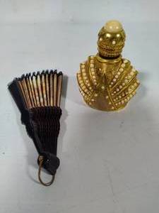 lot 33 image: Bahrain Pearl Vintage Style Perfume Bottle & Hand Fan
