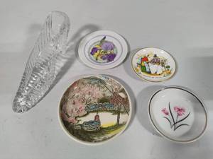 lot 43 image: Trinket Dishes & Godinger Crystal Glass Shoe