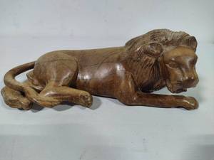 lot 92 image: Wooden Lion Carving