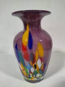 lot 101 image: Hand Blown Stunning Art Glass Vase