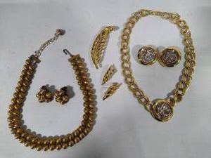 lot 70 image: Vintage Costume Jewelry Sets