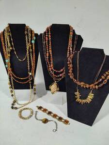 lot 114 image: Lot of Unique Stone Jewelry