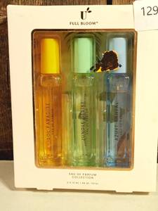 lot 129 image: Full Bloom Perfume Set Nateural Ingredients Essential Oils