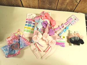 lot 102 image: Hair Accessory