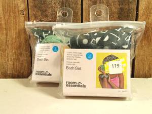 lot 119 image: Room Essentials - Bath Set, Green  (set of 2)