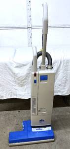 lot 71 image: Windsor VSP 18 Versamatic Plus Dual Motor Vacuum - Deep Cleaning Power, Electronic Overload Protection, Covers Areas Quickly - Great Working Condition