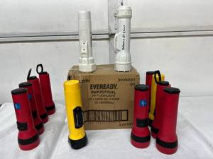 lot 77 image: 1 Case NEW Eveready EVEL15IN Industrial 2D Flashlights  Extras&nbsp