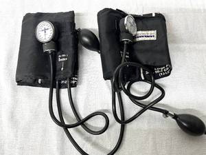 lot 89 image: Barrington Diagnostics and Omron Healthcare Blood Pressure Aneroid Sphygmomanometers - Great Condition