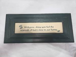 lot 215 image: Home Decor Sign