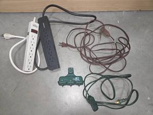lot 254 image: Lof of 2 Extension Cords and 2 Power Strips