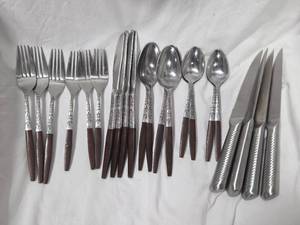 lot 269 image: Faberware Knives & Interpur Silverware