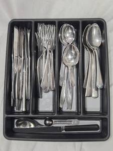 lot 270 image: Misc Silverware