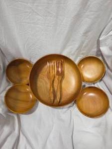 lot 273 image: Wood Decor Bowls