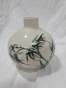lot 281 image: Asian Vase