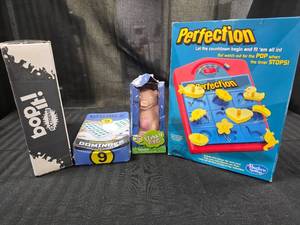 lot 26 image: Perfection Bob IT Dominos Stinky Pig