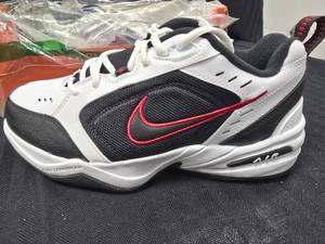 lot 40 image: New Nike Air Monarch IV 4E White Black Size 7.5