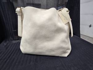 lot 56 image: Universal Thread Goods Purse