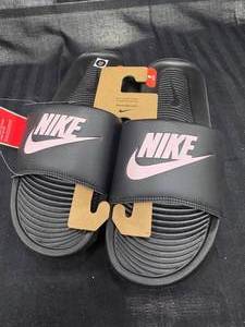lot 85 image: New Nike Victori BlackPink Slide Size 11