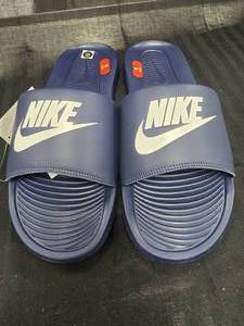 lot 87 image: New Nike Victori Black White Slide Size 11