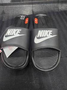 lot 89 image: New Nike Victori Black White Slide Size 6