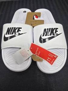 lot 90 image: New Nike Victori One Slide Size 11 White