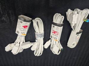 lot 93 image: 4 New 12 Extension cords