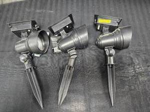 lot 121 image: 3 Solar LED Lights