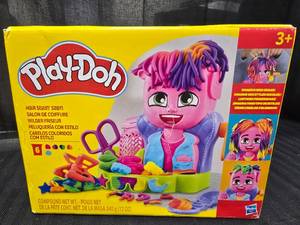 lot 143 image: Play-Doh Hair Stylin Salon