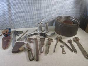 lot 136 image: (BS) Assorted Vintage and Other Han...