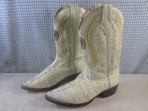 lot 5 image: (CSB) Pair of Donaldo Crocodile Cow...