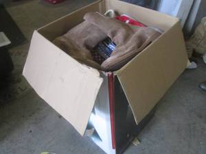 lot 12 image: (EW3) Large Box Full of Assorted Sh...
