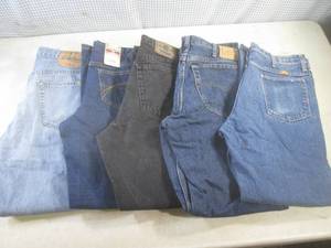lot 31 image: (CS) 5 Pairs of Jeans - Levi Straus...