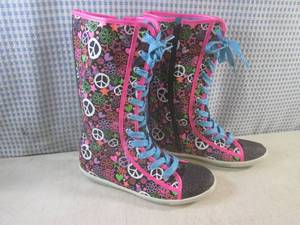 lot 38 image: (BS) Pair of Circo Groovy Knee High...