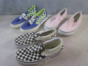 lot 42 image: (EW3) 3 Pairs of Vans Shoes ...